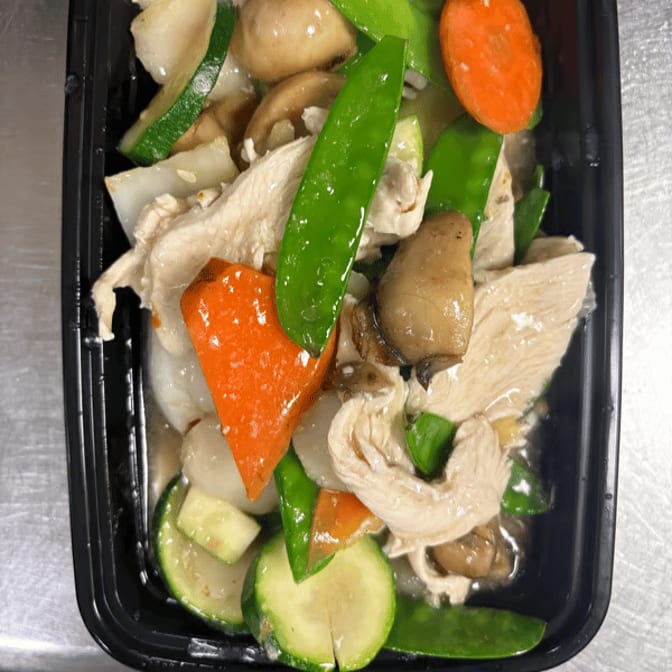 D3. Steamed Veggies and Chicken.