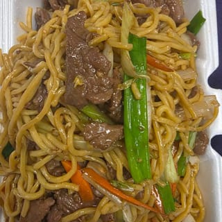 L8. Beef Lo Mein