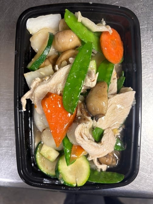 C3. Moo Goo Gai Pan.